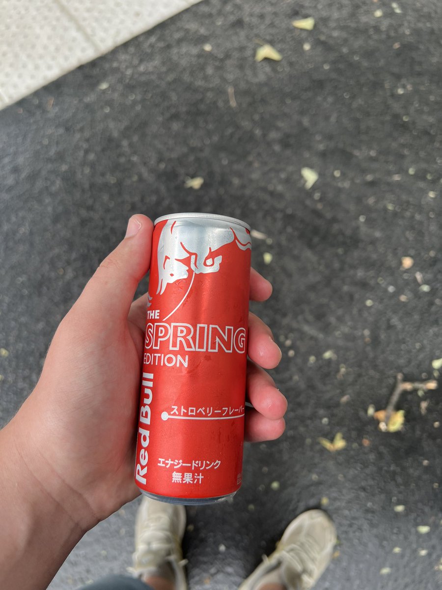 D’ailleurs j’avais aussi testé le red bull fraise MAMA DÉLICIEUX