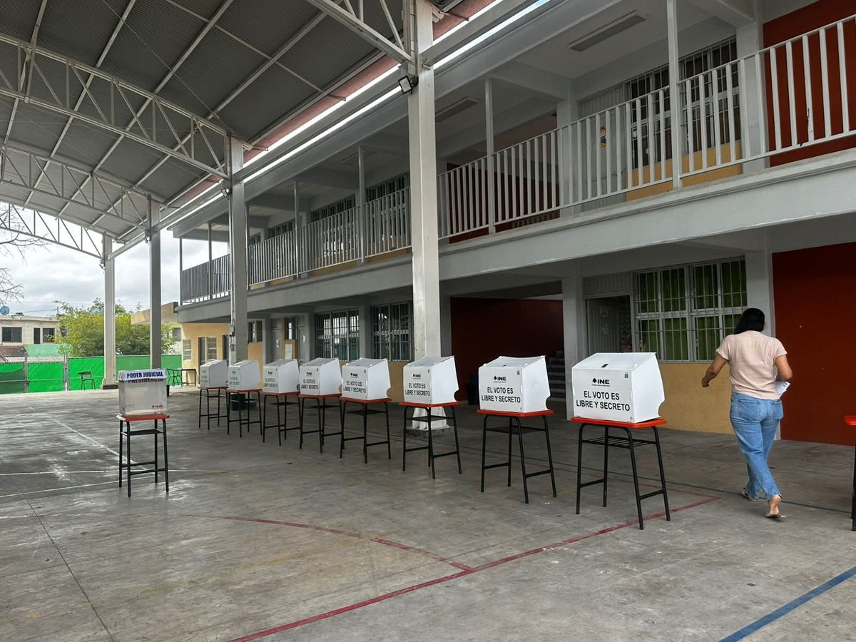 LOVREGA's tweet image. ¿No decían que la gente votó por una reforma Judicial?

¿En dónde están los millones de mexicanos que apoyaban la reforma?

¿Dónde está el 85% de los que aprueban a Claudia Sheinbaum?

¿En dónde están la mayoría que votó por Morena?

Hoy se hizo evidente el fraude del 2024.