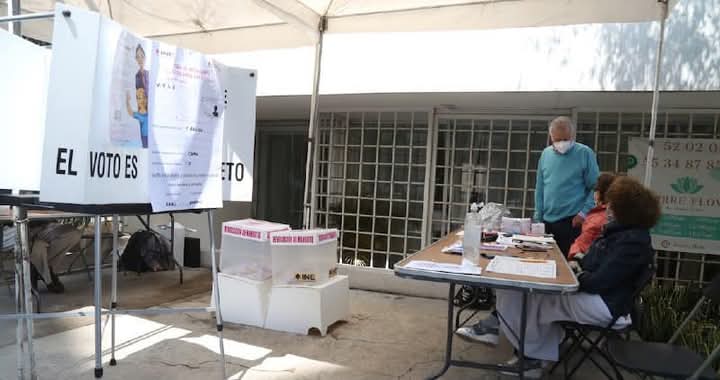 LOVREGA's tweet image. ¿No decían que la gente votó por una reforma Judicial?

¿En dónde están los millones de mexicanos que apoyaban la reforma?

¿Dónde está el 85% de los que aprueban a Claudia Sheinbaum?

¿En dónde están la mayoría que votó por Morena?

Hoy se hizo evidente el fraude del 2024.