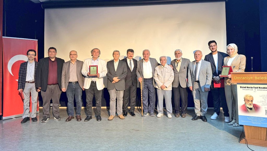 Prof.Dr.Mesut Başak koordinatörlüğünde Ümraniye'de gerçekleştirilen Üstat Necip Fazıl'ı anma toplantısında Kardelen yazarları tarafından konferans verildi.