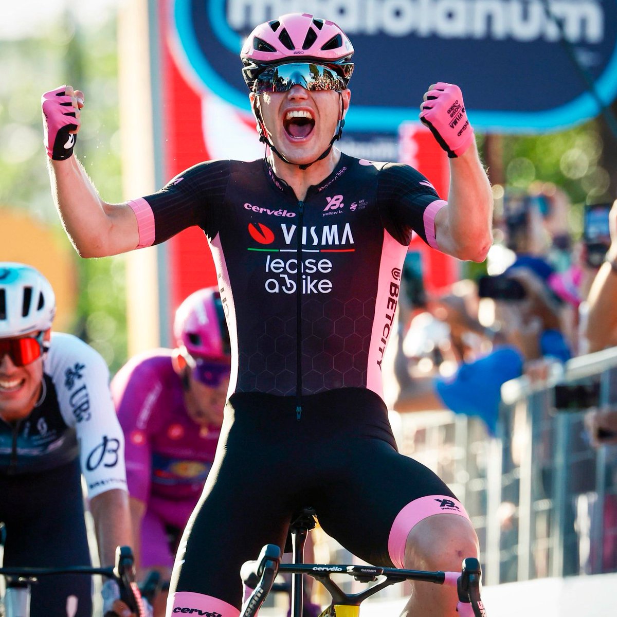 vismaleaseabike's tweet photo. 🇮🇹 #GirodItalia

The perfect ending. 🐆💕 https://t.co/Zo3upC25MV