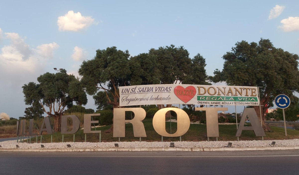 "#HazteDonante - Regala #Vida". Gran mensaje en la entrada de la Villa de #Rota -#Cádiz, el pueblo que más fomenta la #DonaciónDeÓrganos, #Sangre y #Médula de #España. #DiaNacionaldelDonante <a href="/JoseIRuizHerrer/">José Ignacio Ruiz-Herrera</a> <a href="/jjaviruiz/">Javi Ruiz Arana</a> <a href="/ONT_esp/">Organización Nacional de Trasplantes</a> <a href="/A_Trasplantes/">Coordinación Autonómica Trasplantes Andalucia</a> #RotaHoy #Trasplante <a href="/TurismoRota/">Turismo Rota</a>