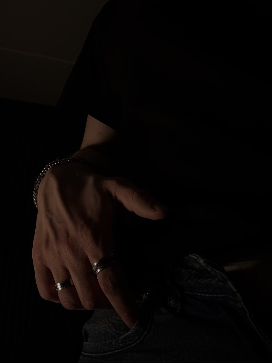Dear veiny hand lovers, show yourself🤓