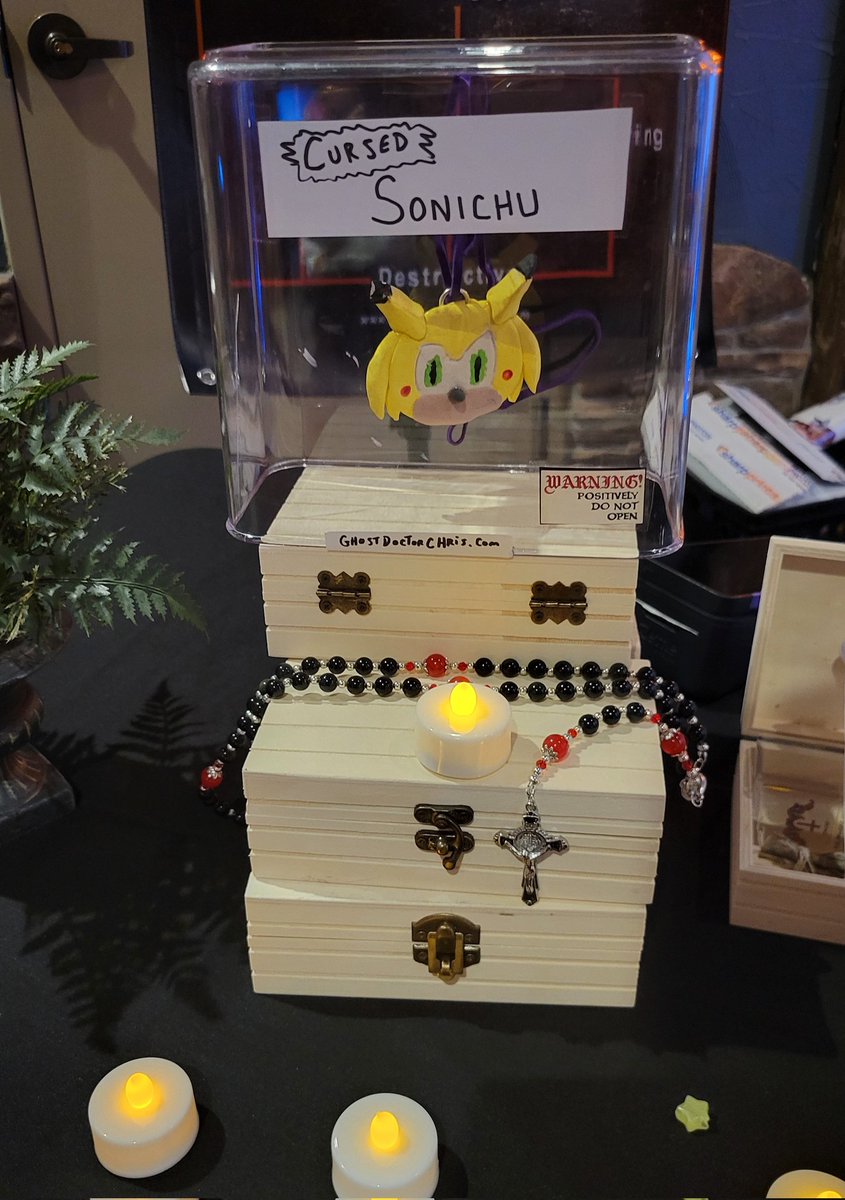 ChrisBoresIG's tweet image. My Sonichu medallion display is the hit of the con this weekend! So many people stopping by taking pictures of it!