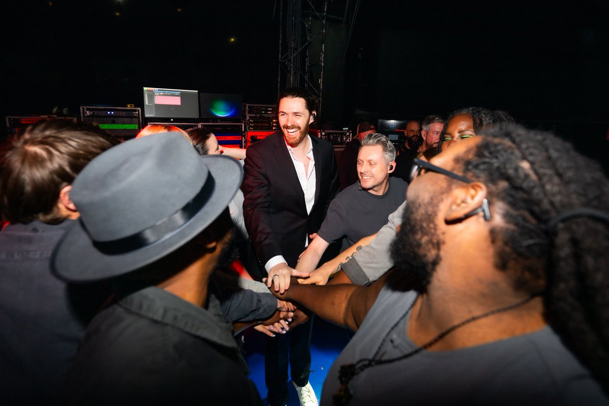 Hozier's tweet image. São Paulo, thank you 🖤 

📷 @ruthlessimagery