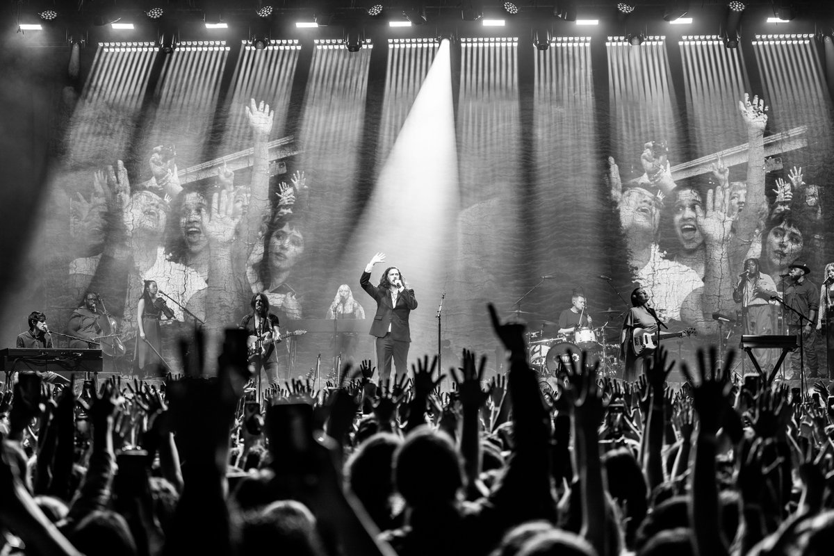 Hozier's tweet image. São Paulo, thank you 🖤 

📷 @ruthlessimagery