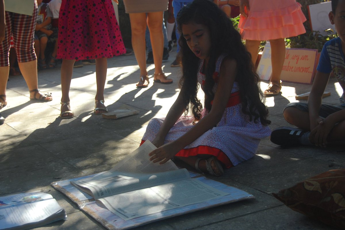 "¡Oh, qué hermosa, la gratitud de los niños, la pura gratitud no envenenada!" #JoseMarti #DiaInternacionalDeLaInfancia #TercerFrente #SantiagodeCuba <a href="/Yuniorsantiago7/">Yuniorsantiago</a> <a href="/CarmenR45403834/">Carmen Rodríguez Medina</a> <a href="/YudmilaGar42000/">Yudmila Labrada Garcia</a> <a href="/luthier789/">Isidro Castañeda</a> <a href="/LaCmkc/">Amigos de la Cmkc</a> <a href="/mambisa25/">Elena Labrada Gelis</a>