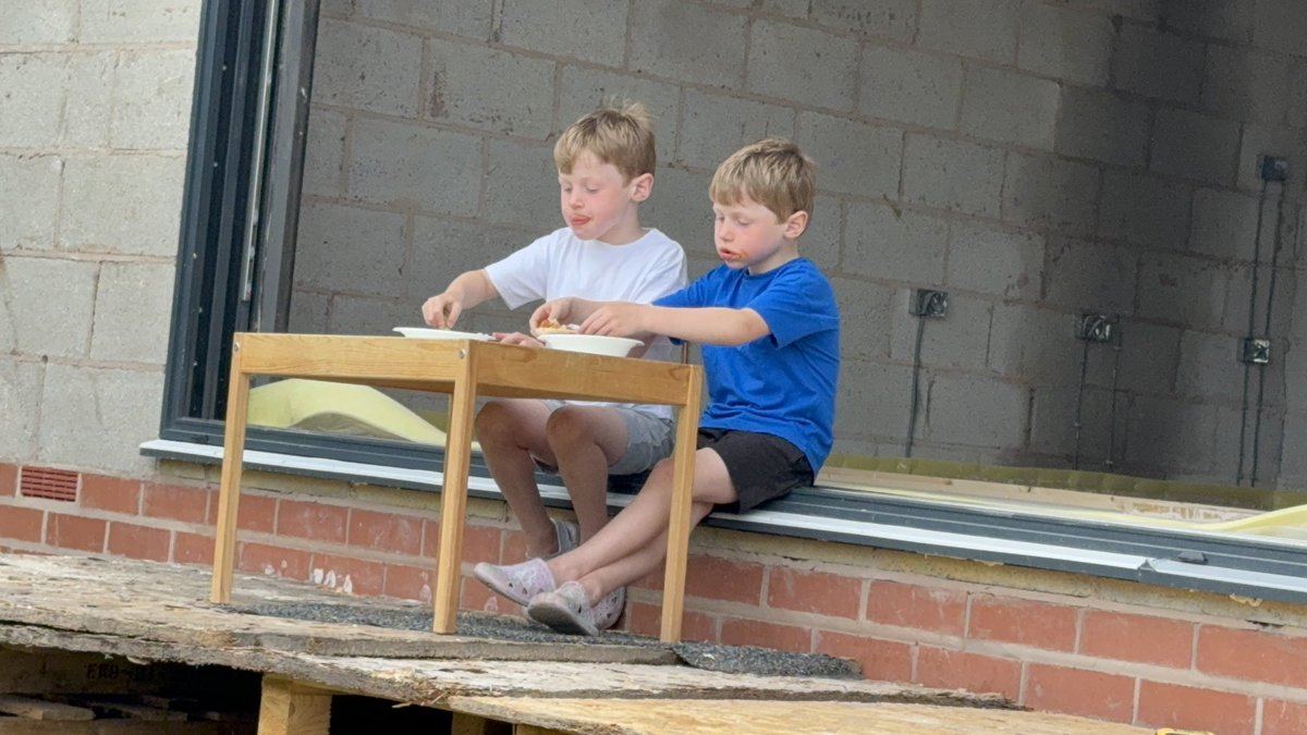 Work in progress.
Twins, house, life.

Building Chewtopia.