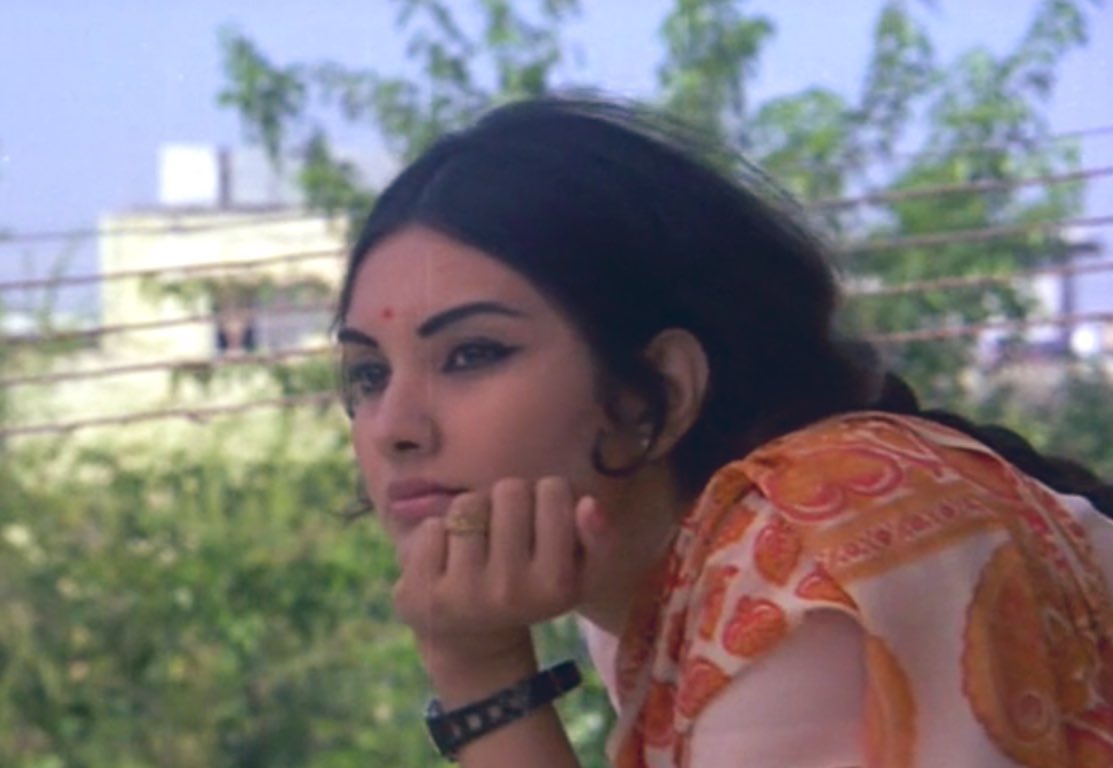 FilmHistoryPic's tweet photo. “.. kayi baar yun bhi dekha hai
yeh jo mann ki seema rekha hai
mann todne lagtaa hai ,
anjaane pyaas ke peechhe
anjaane aas ke peechhe
mann daudne lagtaa hai ...

Rajnigandha - Vidya Sinha, Amol Palekar

songs by Salil Chowdhury, Mukesh, Lata Mangeshkar, Yogesh https://t.co/hNpociL0Iz
