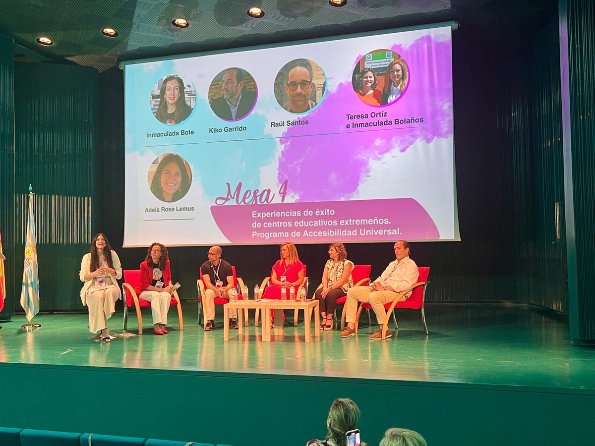 Nuestras seños participaron en las Jornadas de Accesibilidad Cognitiva en Villanueva, mostrando los materiales que realizamos y cómo el #AuladelFuturo hace nuestro cole más accesible🌟 #Accesibilidad #Inclusión #Innovación