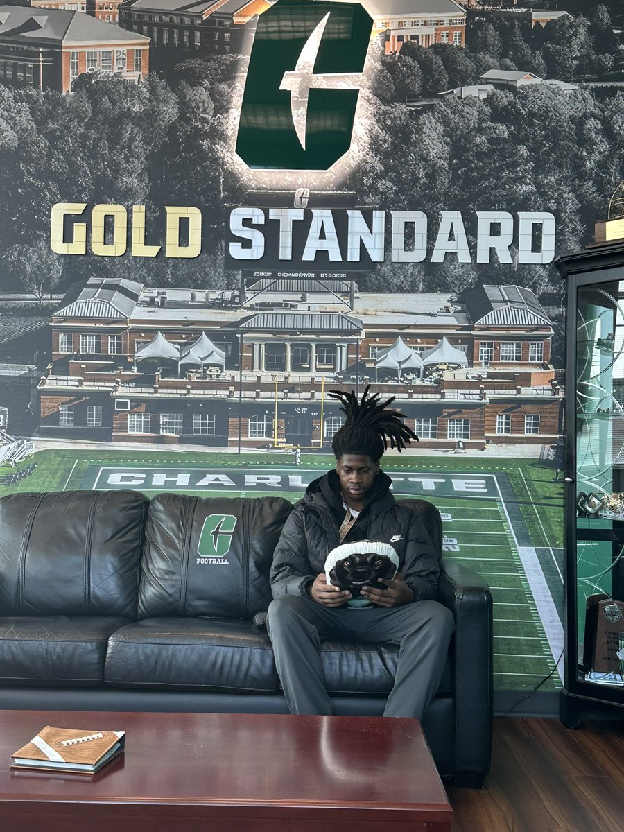 DonteNicholson_'s tweet image. Had a great time at uncc this weekend ⛏️ @CoachAlbin @pauloturner80 @CharlotteFTBL @coachSamGreiner @DubCFootball @Chris84Coleman @TheCoachLj