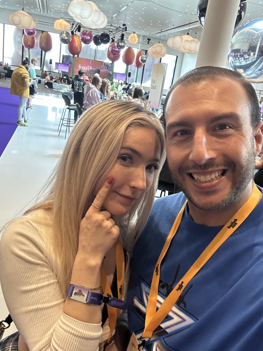 Twitchcon EU always nice to see you <a href="/KittyCatJenna/">🌸Jenna🌸</a> 🔥🔥🔥🔥 #TwitchCon #TwitchconEU