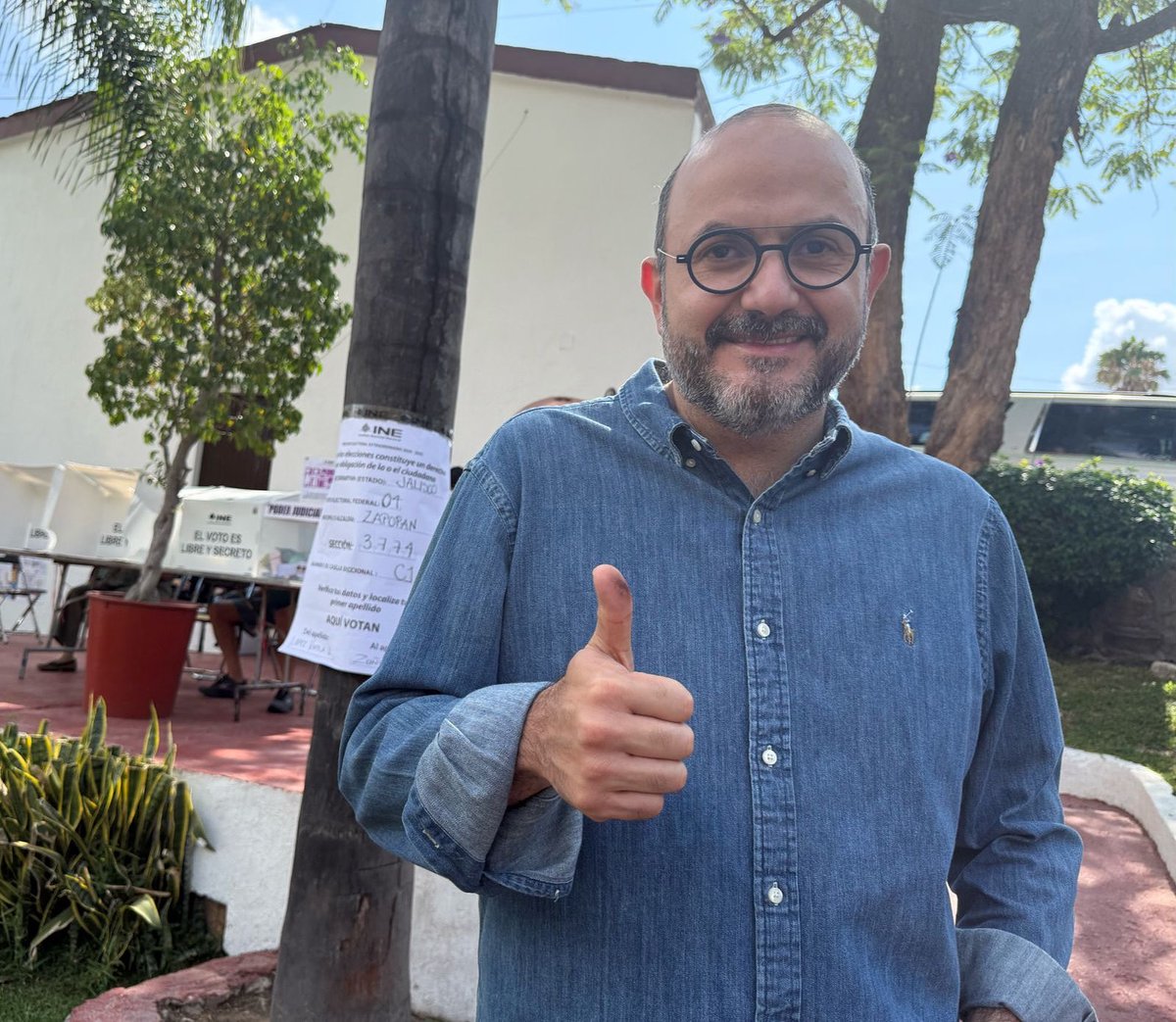 rvillanueval's tweet image. ¡Yo ya voté! Porque quiero ser parte de las decisiones. Para poder opinar y criticar hay que ejercer la ciudadanía, necesitamos participar. 

Las y los invito a salir a las urnas y ejercer nuestro derecho.

#NuevoPoderJudicial