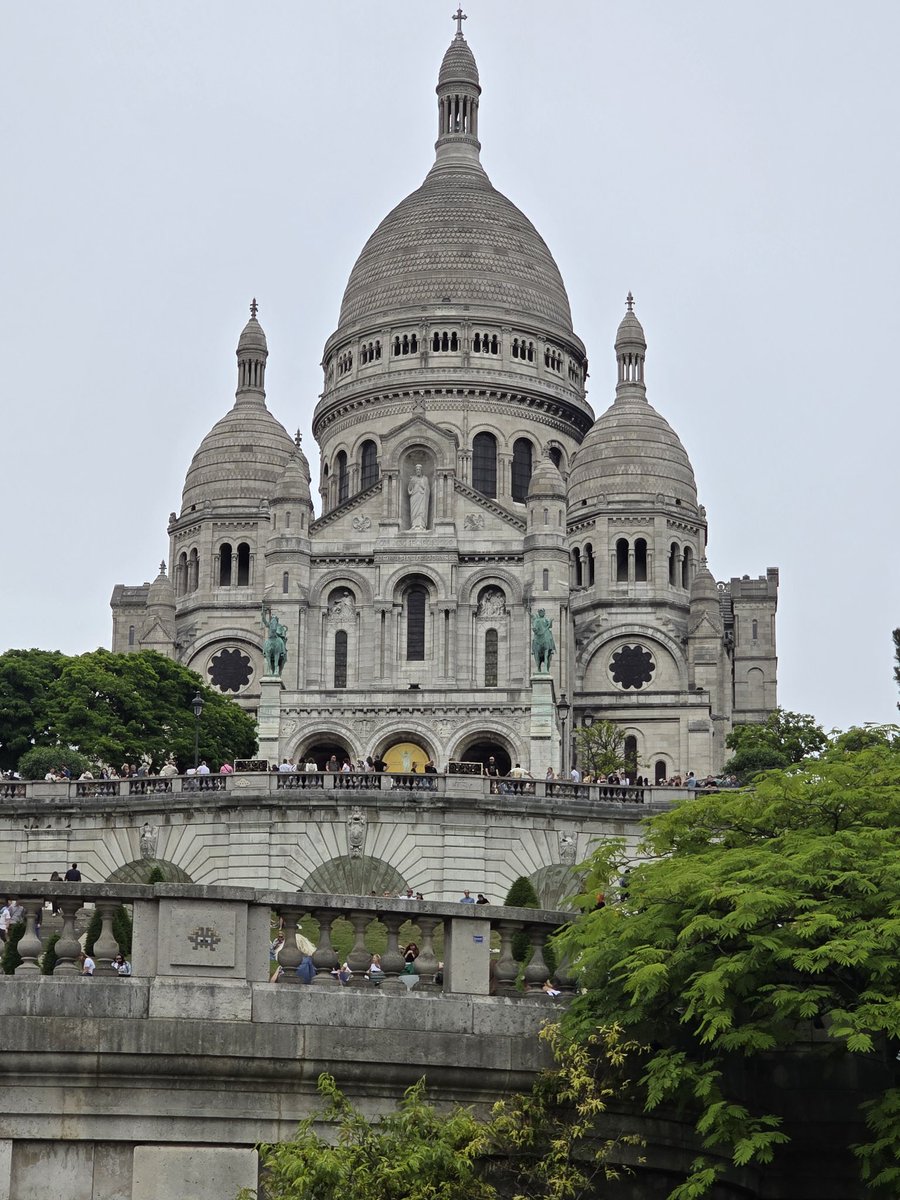 CSMJoAnnNaumann's tweet image. Travel, no sleep, lots of walking around Paris. Great food and wine. This is what happens when I have one day of leave.