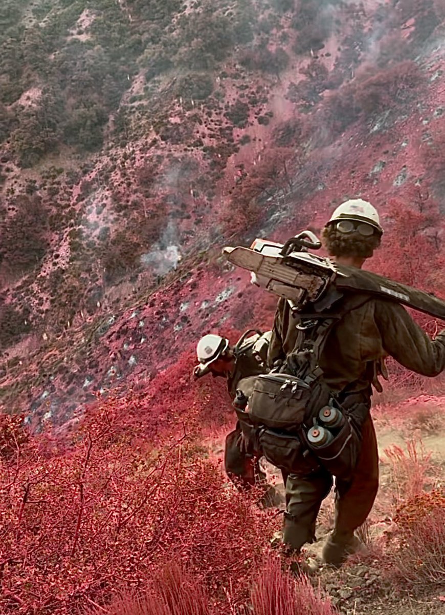 The #frazierfire is now 105 acres &amp; 70% contained. Crews continue working in rugged terrain securing the edge &amp; mopping up.

Below: Following retardant drops, USFS Monterey Hotshots descend a steep draw to construct direct handline. 
Photo by Kern Co Fire PIO Jeremy Ruiz