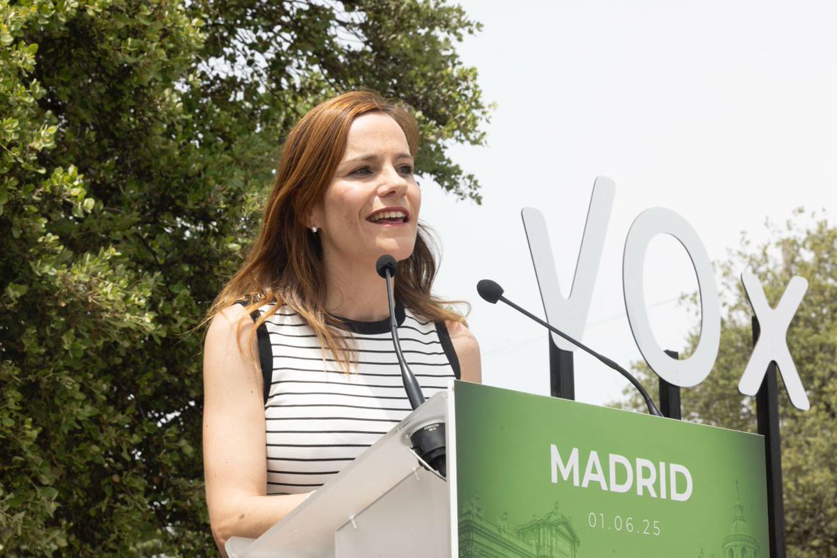 Vox_SotoDelReal's tweet photo. Hoy nuestra portavoz del Grupo Municipal @vox_sotodelreal, Suan Guerrero, ha acudido al encuentro con afiliados del presidente de VOX, @santi_abascal, acompañado de la portavoz de VOX en la Asamblea de Madrid, @isabelperezmonino y el portavoz nacional de VOX, @fustervox.
#vox https://t.co/EFWjYZyKFr