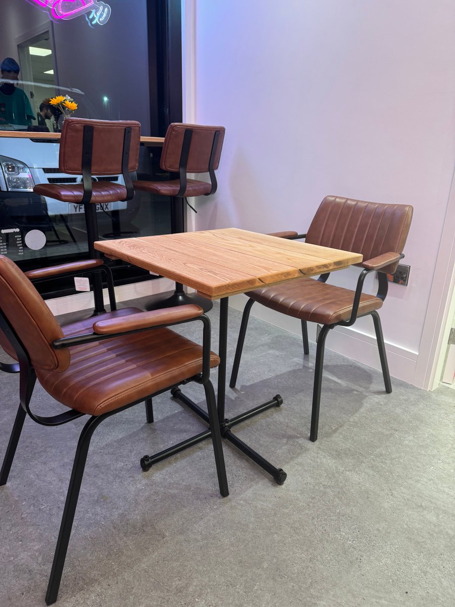 All made using our black tube and clamps, this retail shop now features a shelving unit, table with chairs and a stylish breakfast bar.

Perfect for achieving that smart, industrial-style finish.

📸: @bennah_bespoke

Explore our black tube and clamp - bit.ly/43E2fig