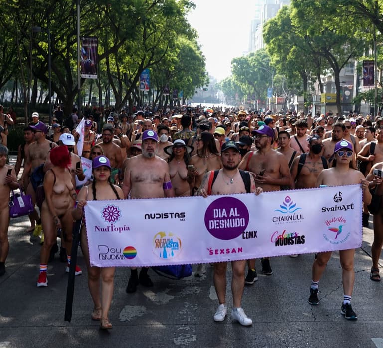 Felices haciendo presencia en Reforma