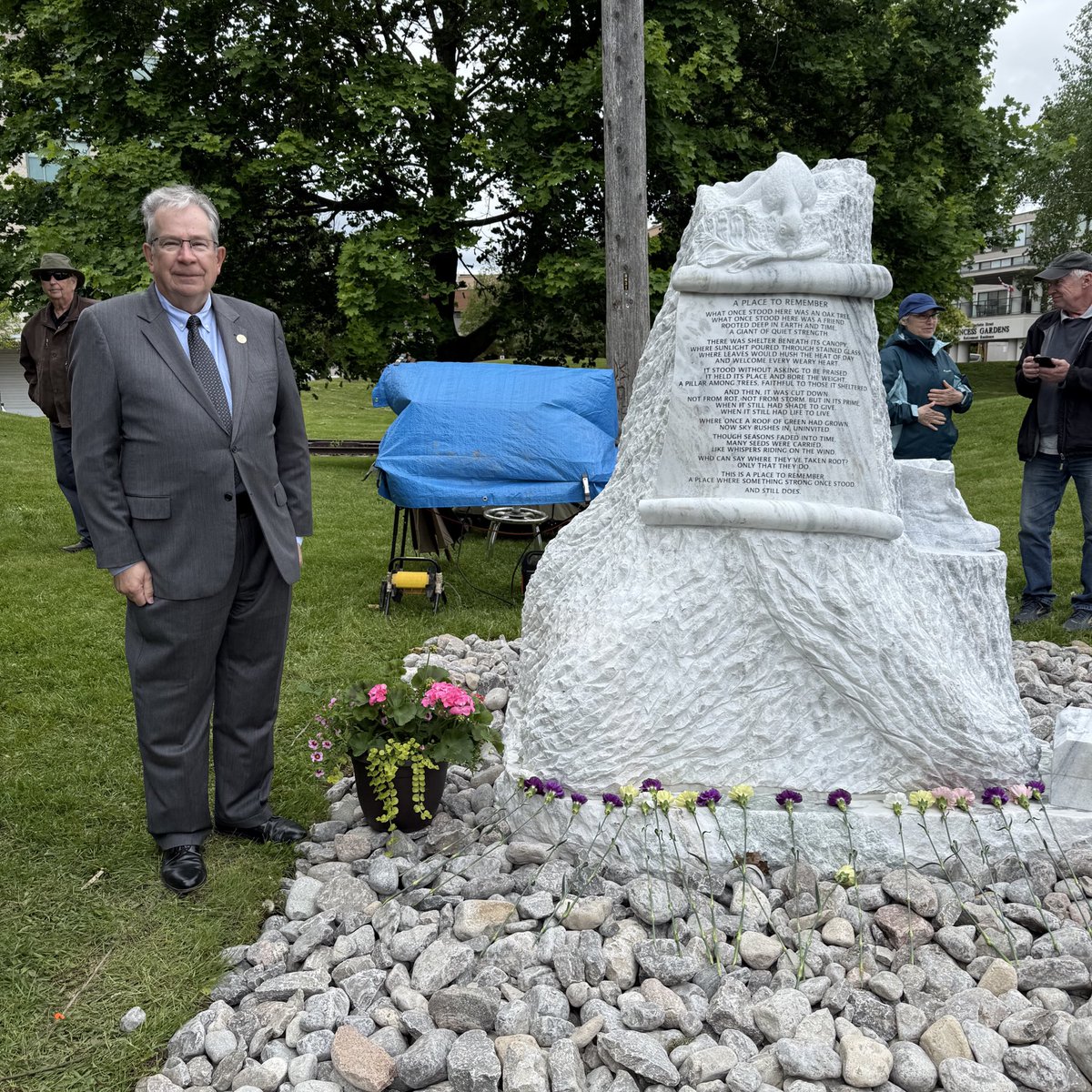 This afternoon, on the first Injured Workers Day in Ontario’s history, we gathered in Millennium Park to unveil a new monument to remember the individuals and families in our community who have been impacted by occupational disease.