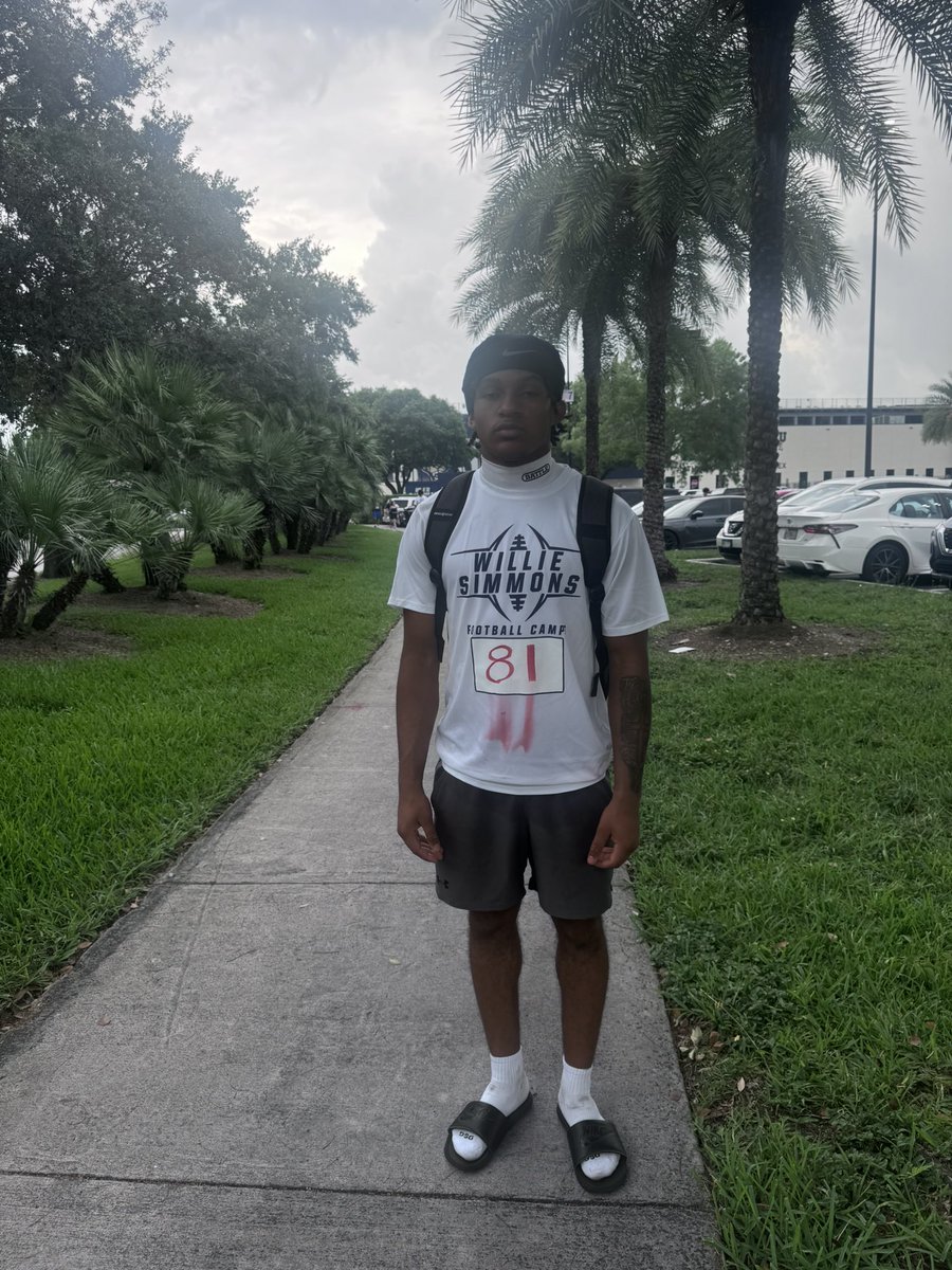 Justinbarr7_'s tweet image. had a good time at FIU camp, got some extra work in today ! π°@FIUFootball @CoachMurray_Z6 @BigHotrod88 @Born0Ready1 @glenn_horace