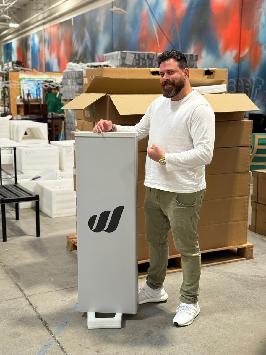World Mobile (@worldmobileteam) on Twitter photo USA, we’re scaling up.
Our CEO & Co-Founder <a href="/MrTelecoms/">Mr.Telecom</a> , isn’t just talking about decentralized connectivity, he’s building it.
Here he is with the Titan AirNode: a long-range powerhouse designed to bring coverage where Big Wireless won’t go.
This is real infrastructure. USA, we’re scaling up.
Our CEO & Co-Founder <a href="/MrTelecoms/">Mr.Telecom</a> , isn’t just talking about decentralized connectivity, he’s building it.
Here he is with the Titan AirNode: a long-range powerhouse designed to bring coverage where Big Wireless won’t go.
This is real infrastructure.