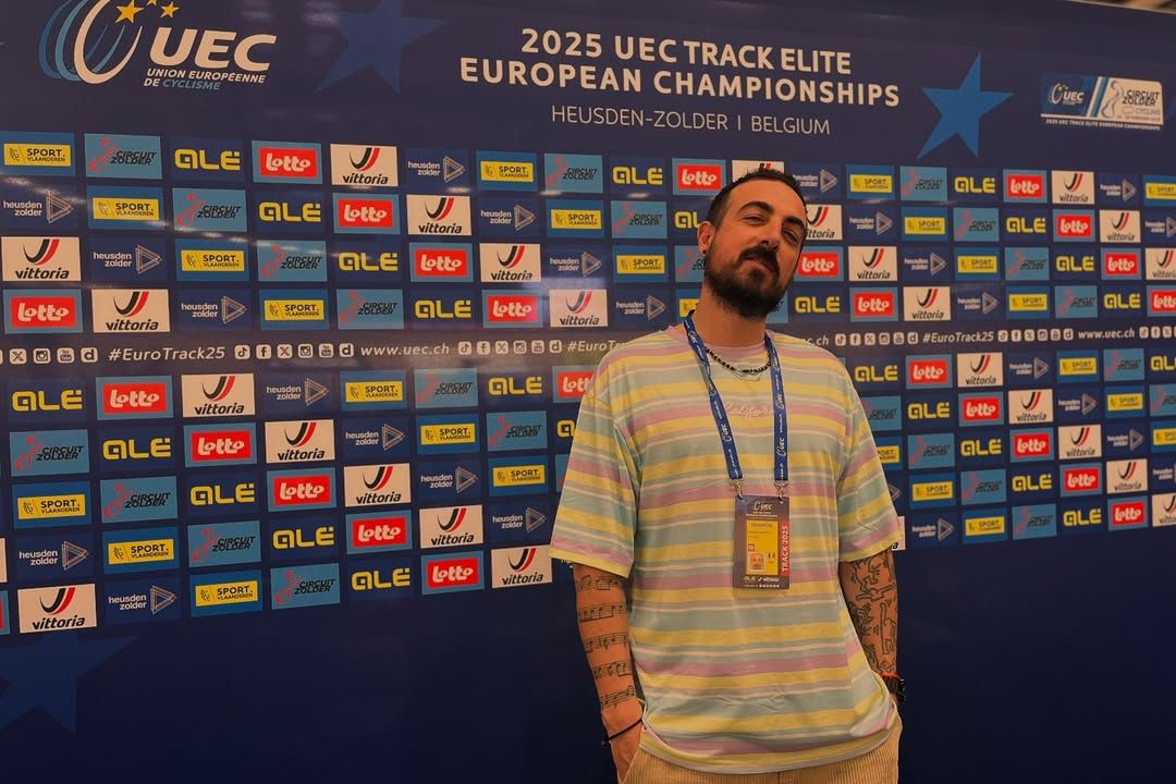Interview with Max Nicolaj DJ, the musical king of the velodromes: ‘Of course I have time to enjoy the races, because I have to be very attentive to everything that happens on the track’. 
trackpiste.com/2025/06/max-ni…