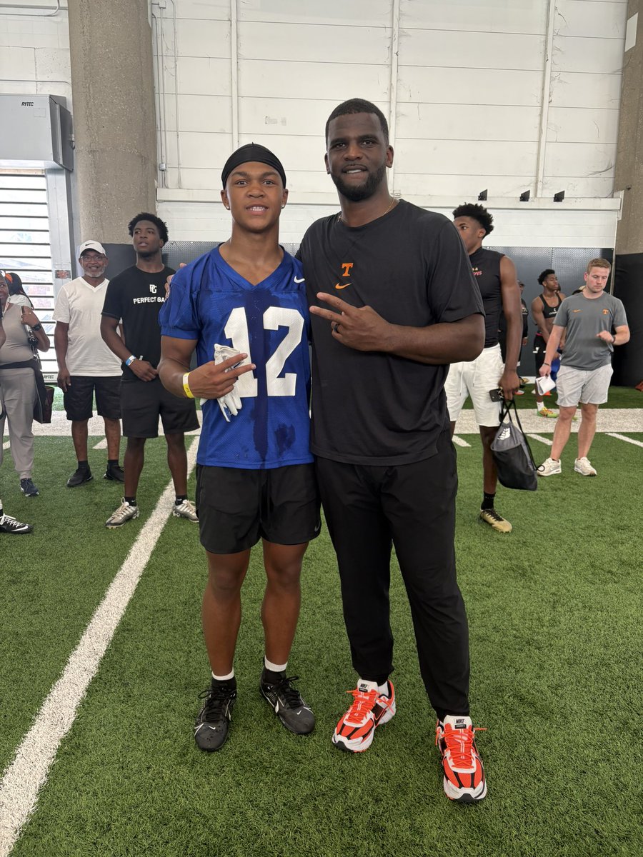 maximuscurryyy's tweet image. After a great day at camp, I am blessed to receive an offer from the University of Tennessee!🍊@CoachKjParmer @CoachKelseyPope @coachjoshheupel @bobbybentley @CoachQ14D @BallHawkU @LoyaltyPerform @NatlPlaymkrsAca @BuckFitz @FootballBga @jaxon_rose8 @SWiltfong_ @ChadSimmons_