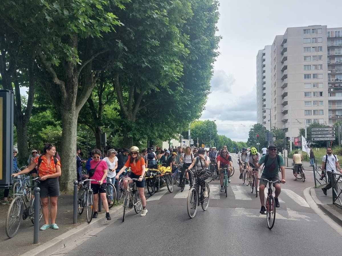 Le Parisien | 92 tweet media