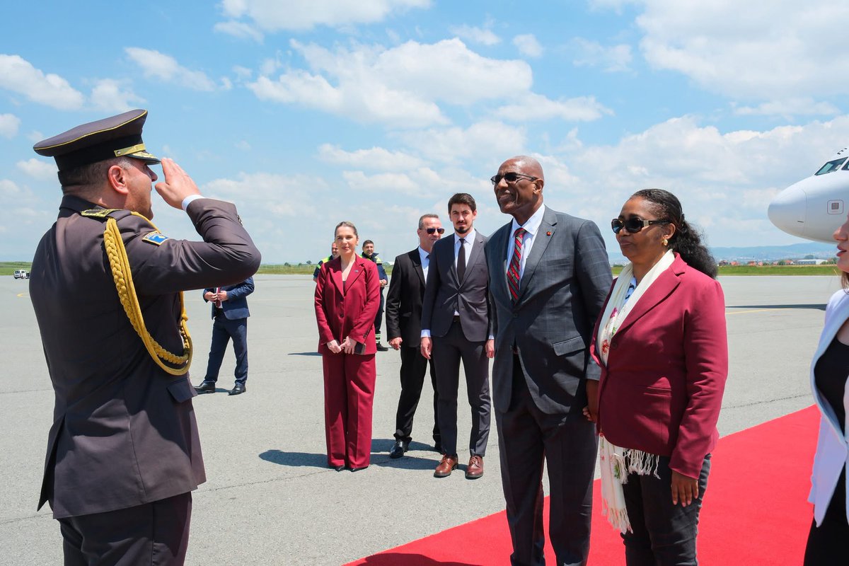 Presidenca_RKS's tweet photo. At the invitation of President @VjosaOsmaniPRKS, the Head of State of Antigua and Barbuda, Governor-General Sir Rodney Williams started his official visit to Kosovo. https://t.co/Khbohx5916