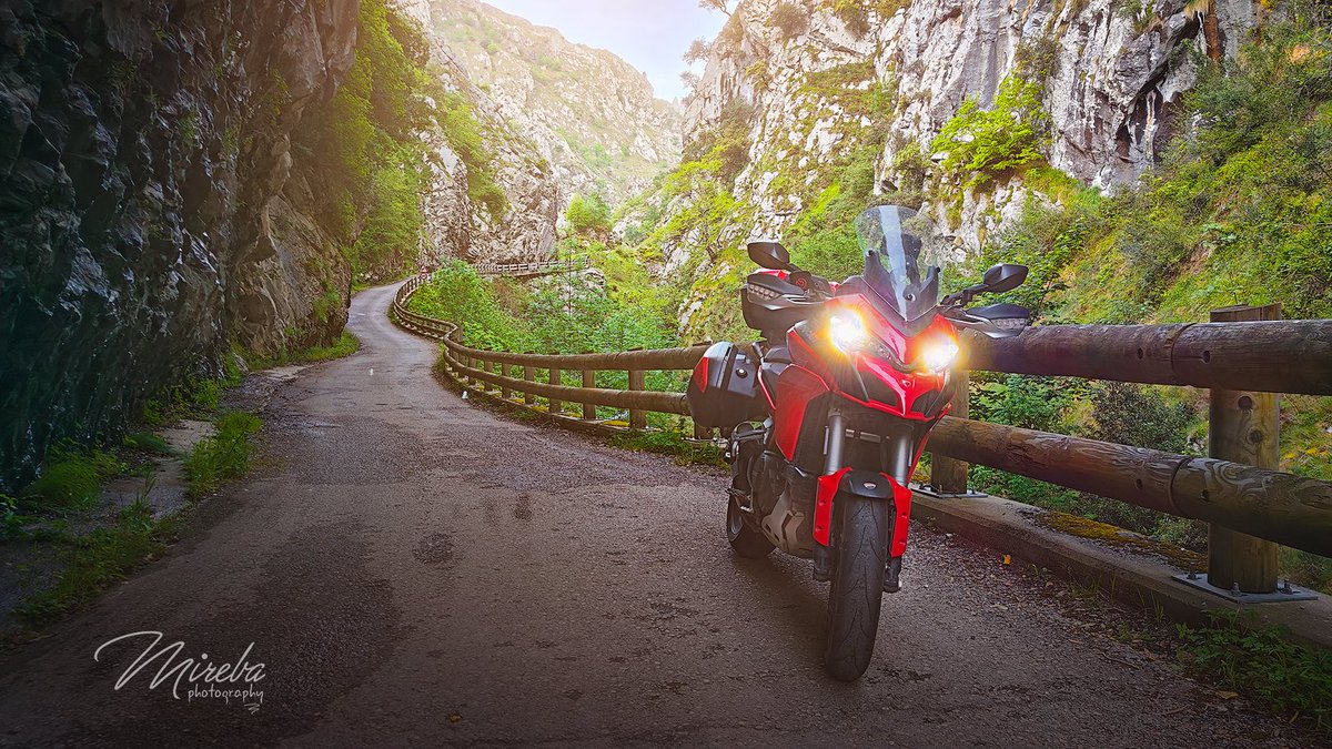 mireba72's tweet photo. Y aquí mi compañera de viaje por los #picosdeeuropa, ❤️✌️ #Ducati #multistrada1200s! 🫶
#ducatilife #ducatilove #ducatipassion #ducatigram #ducatinsta #ducaticorse #multistrada #caindevaldeon #riders #asturias #fotografíadepaisajes #amantesdelanaturaleza #fotodeldia https://t.co/pharGuVerQ