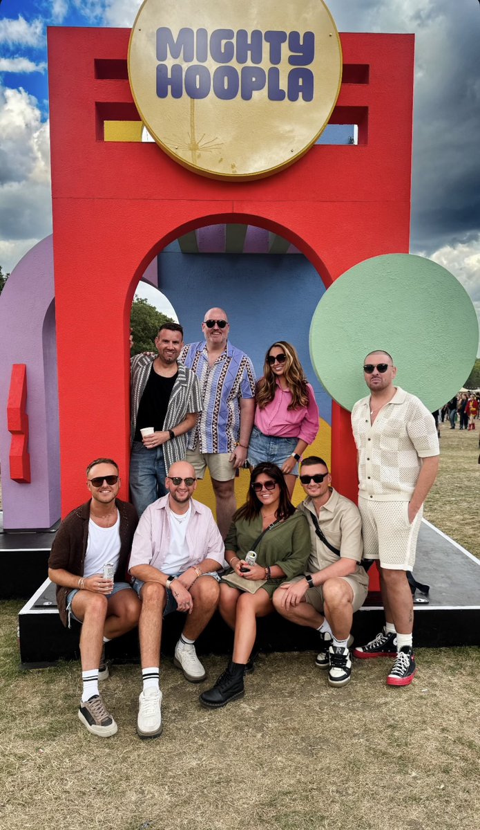 Hooooopla 🪩🏳️‍🌈🥂🩵