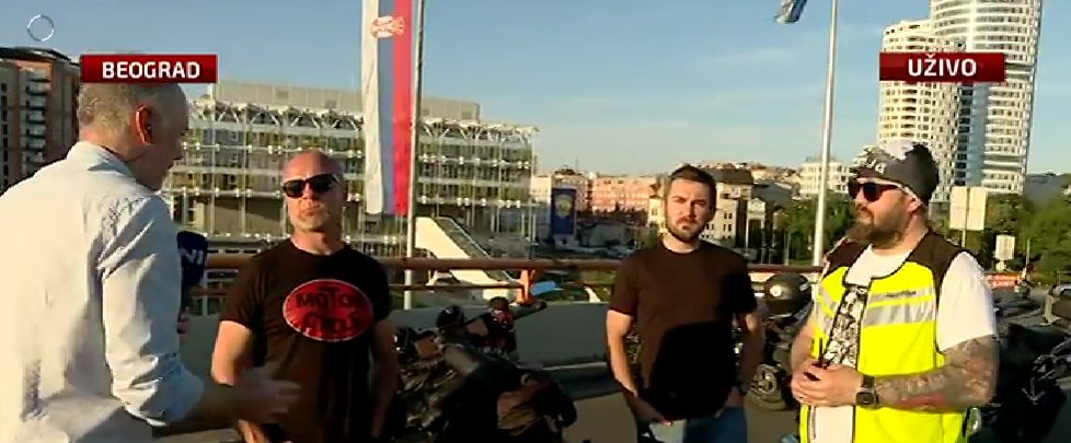 Blokaderi na mostu, a NDH1 hvata dobre kadrove sa Beogradom na vodi u pozadini! Da nije Vučića, slikali bi pacovski jebarnik i narkomanske špriceve!
