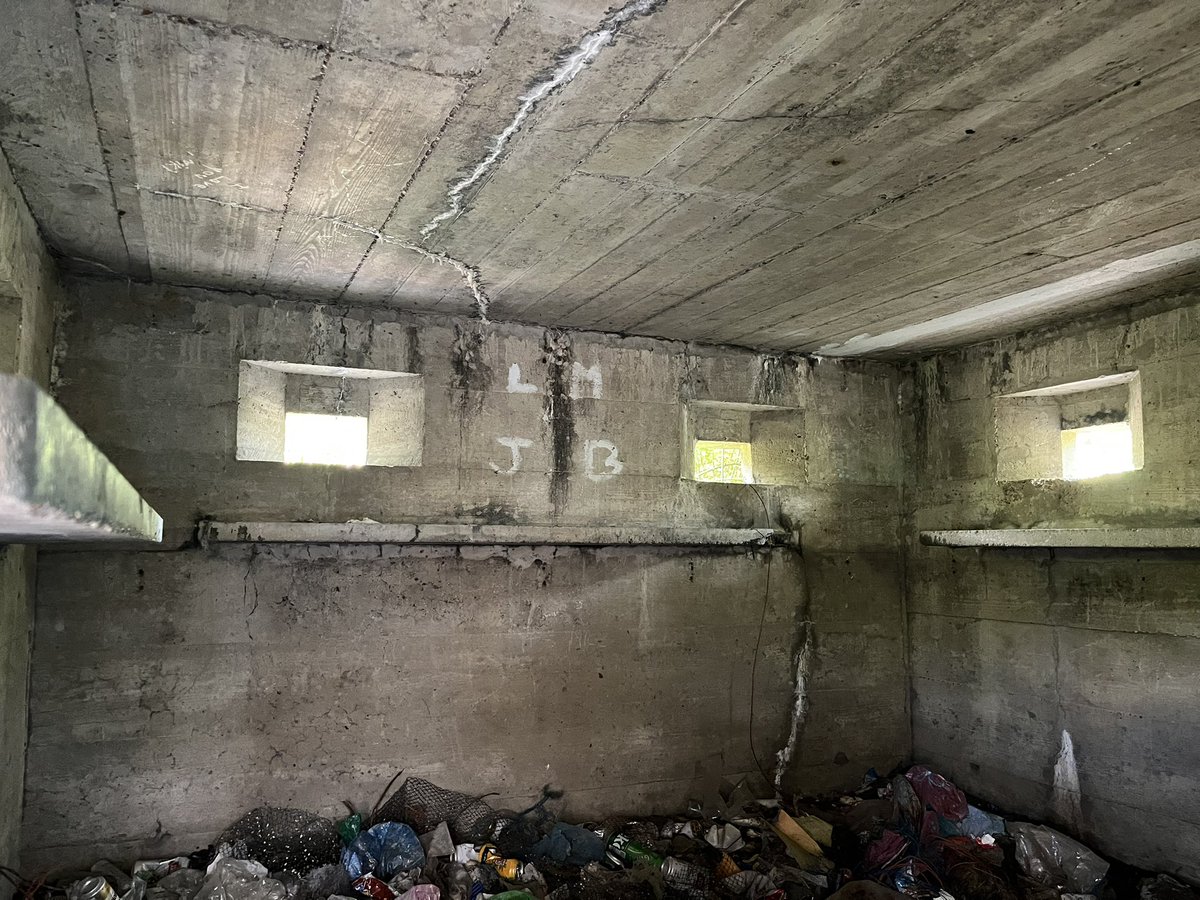Gort_Line's tweet image. Suffolk square pillbox, Benacre. The hedgerow behind was entrenched in WW1. Hedges provided a good obstacle and good cover. The 1904 Army manoeuvres showed that such ‘hedgerow defence’ in enclosed countryside could be as difficult for defenders as attackers.