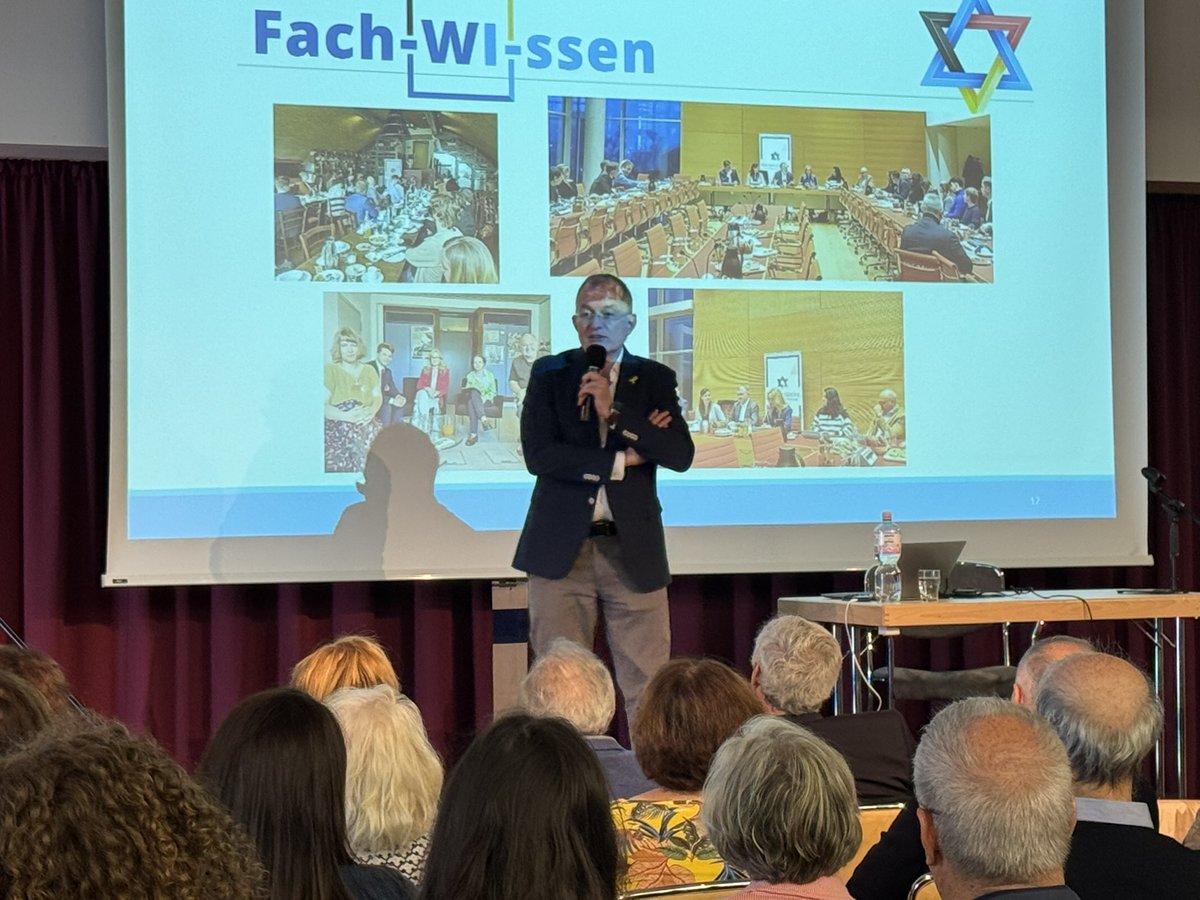 WerteInitiative. jüdisch-deutsche Positionen (@werteinitiative) on Twitter photo WerteInitiative vor Ort in Düsseldorf. Auf Einladung der jüdischen Gemeinde Düsseldorf hatte unser Vorsitzender <a href="/DrElioAdler/">Elio Adler 🎗️</a> die Möglichkeit, sich mit fast 100 Besuchern über die aktuelle politische und gesellschaftliche Lage rund um das jüdische Leben in Deutschland WerteInitiative vor Ort in Düsseldorf. Auf Einladung der jüdischen Gemeinde Düsseldorf hatte unser Vorsitzender <a href="/DrElioAdler/">Elio Adler 🎗️</a> die Möglichkeit, sich mit fast 100 Besuchern über die aktuelle politische und gesellschaftliche Lage rund um das jüdische Leben in Deutschland