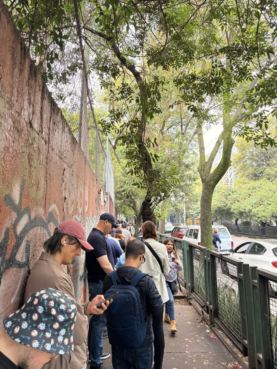 mariano_gl17's tweet image. Pues ni es un fracaso, ni hay desinterés, ni hay gente coaccionando al voto. 
Casilla en Benito Juárez a reventar para hacer valer su derecho constitucional de elegir a sus personas juzgadoras. 

Hasta ahora, vamos bien y de buenas. 
#VotaPoderJudicial2025mx