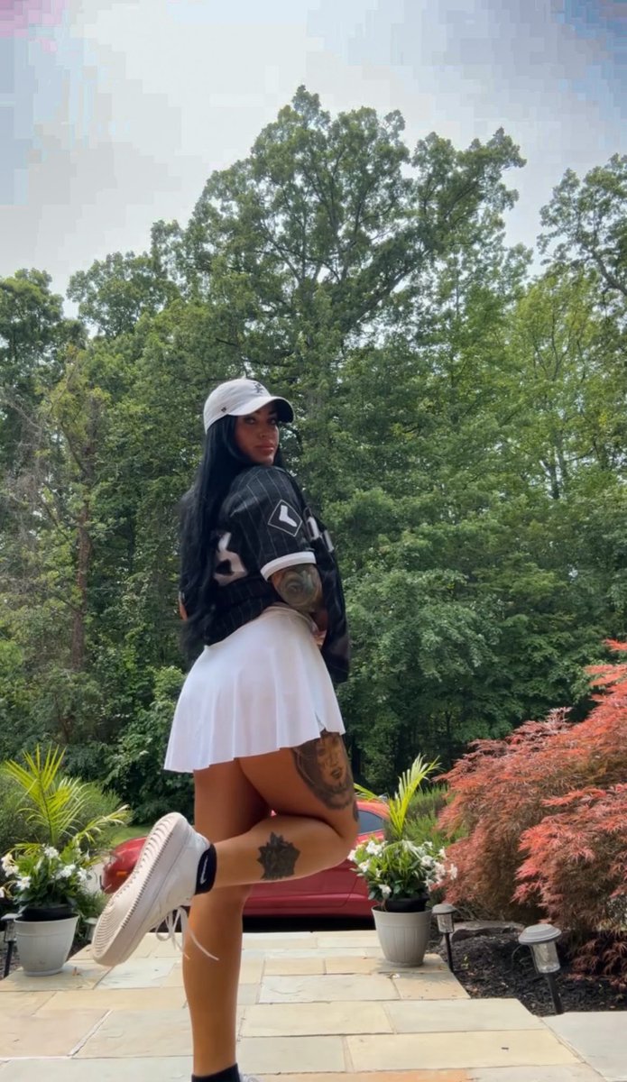 Gameday fit check ☑️  game 23 and 10th stadium so far this season ⚾️🖤🤍