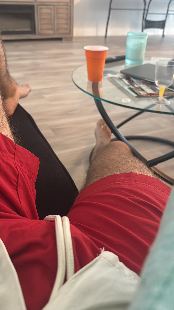masterdyl_'s tweet photo. Nothin like a drink by the beach w some friends https://t.co/LnwaAXtm5t