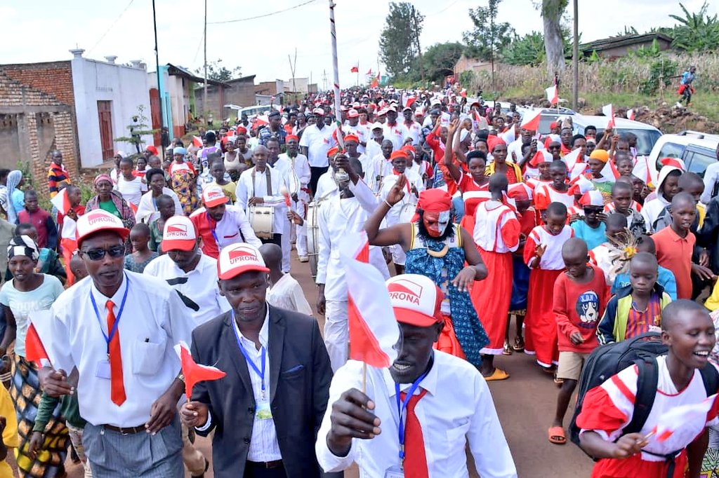 En <a href="/Gitega/">Province Gitega</a>,la campagne électorale de <a href="/UPRONA__1961/">Parti UPRONA</a> pour les scrutins communaux et législatifs a été clôturée.Un meeting rehaussé par son Président Hon. <a href="/nkurunziza_com/">nkurunziza olivier</a>  accompagné des hauts dignitaires dont le VP de la République du #Burundi Prosper Bazombanza.
#Election2025
