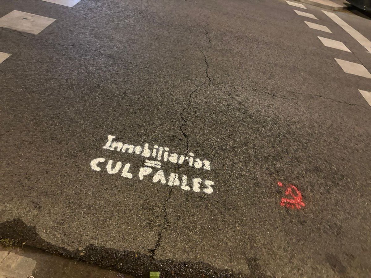 elpcm's tweet photo. Estamos hartas de que en Madrid el acceso a una vivienda digna sea un lujo que la clase obrera no puede permitirse 🙅🏻‍♀️

🏠 Las inmobiliarias son parásitos que únicamente encarecen los precios 💸 y junto a los grandes tenedores imposibilitan una vida en condiciones.
#ViviendaDigna https://t.co/yTuoEp6feY