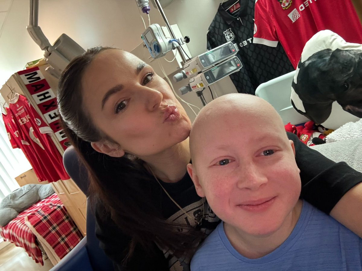 Our hearts are so big and he’s feeling pretty good right now 🥹🥹🥹
Big loves  from us for your support, and to everyone who has donated too <a href="/SG74WXM/">Sean G</a> for us and <a href="/cathjackson06/">Catherine Jackson</a> for <a href="/YLvsCancer/">Young Lives vs Cancer</a> we thank you so much!Feeling super loved and supported 🥰 
TEAM US ❤️ #WREXHAM #FUCANCER