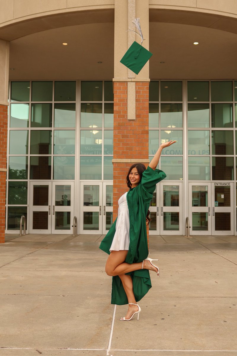 net_oelling's tweet image. Congratulations Nonic @iamnonicoelling !! These four years flew right by us.  You have accomplished so much and we are so proud of every single one of those accomplishments. We are so excited for your next chapter in life. Can't wait to see all the amazing things you do. Go be…