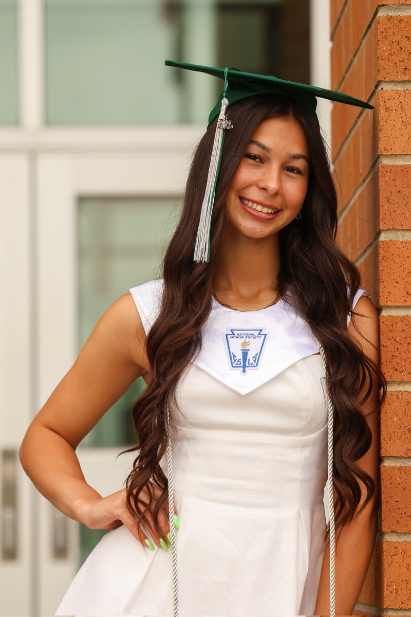 net_oelling's tweet image. Congratulations Nonic @iamnonicoelling !! These four years flew right by us.  You have accomplished so much and we are so proud of every single one of those accomplishments. We are so excited for your next chapter in life. Can't wait to see all the amazing things you do. Go be…