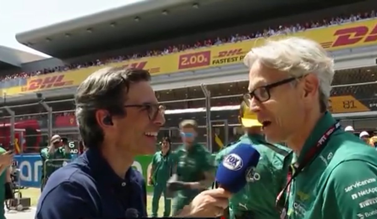 Diego Mejía se encuentra con su yo del Futuro y lo entrevista.