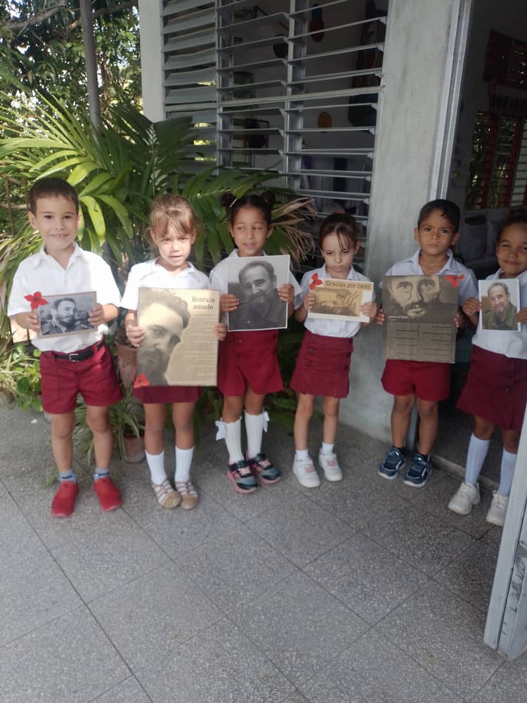 Muchas felicidades a nuestros infantes. Cuba celebra este día con regocijo y la garantía de los derechos de nuestros niños a vivir en un país que les brinda
salud y educación gratuita. #CabaiguánEduca
#SanctiSpíritusEnMarcha 
<a href="/AlexisLorente74/">Alexis Lorente Jiménez</a> 
<a href="/DeivyPrezMartn1/">Deivy Pérez Martín</a> 
<a href="/naimatrujillob/">Naima Ariatne Trujillo Barreto</a>