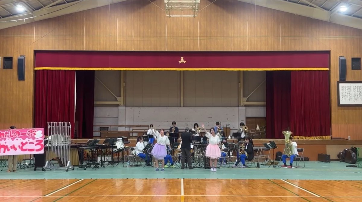 Shinjoshoolband's tweet photo. 定期演奏会まで残り6日となりました✨
週末はOB、OGの先輩方と体育館練習を行いました！残り少ない期間ですが、皆様に最高の演奏を届けられるよう精一杯頑張ります❤️‍🔥
第32回定期演奏会は【6月7日土曜日】です！ぜひお越しください🎶 https://t.co/9UWkVqbmql