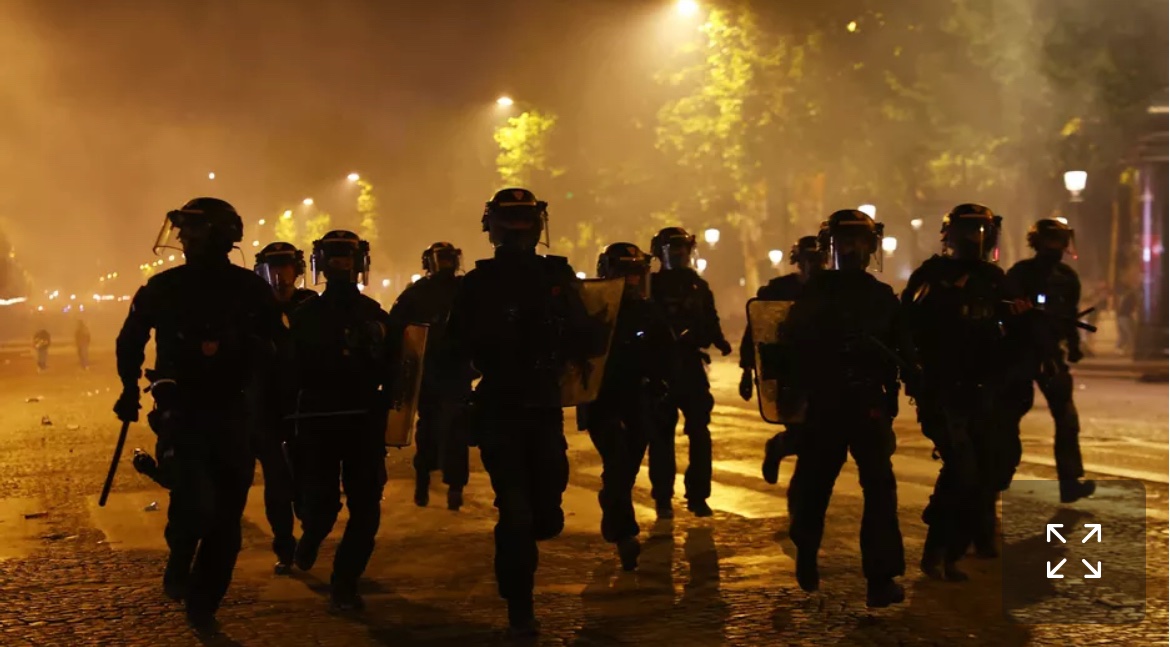 BruckerFlorian's tweet photo. Je suis vraiment désolé pour toute la violence d'extrême droite hitléro-zemmouriste qui a déferlé sur la France hier soir après la victoire du psg.
Le Facisme ne passera pas❤️. https://t.co/kq0jl5FXtZ