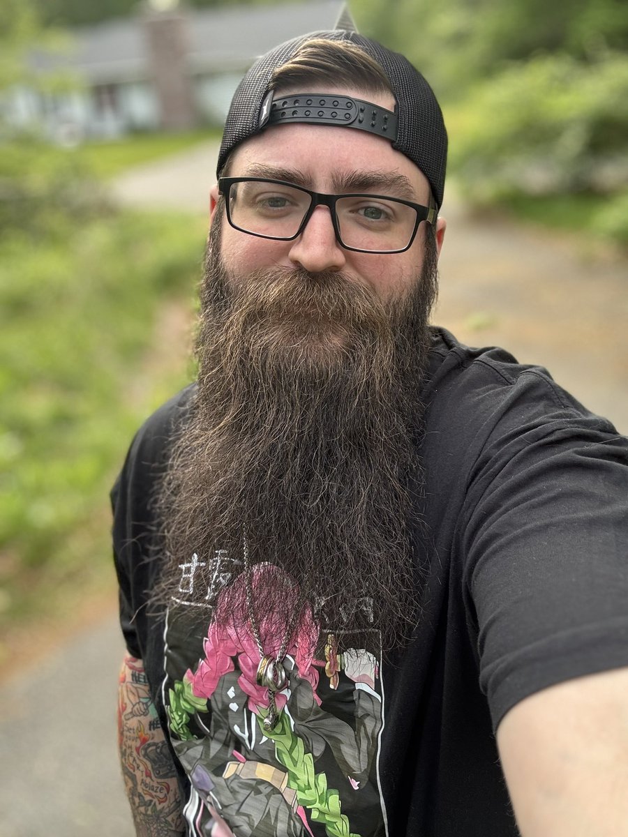 Smiling and vibing today trying to end the week off amazing hope y’all have a great day for yourselves