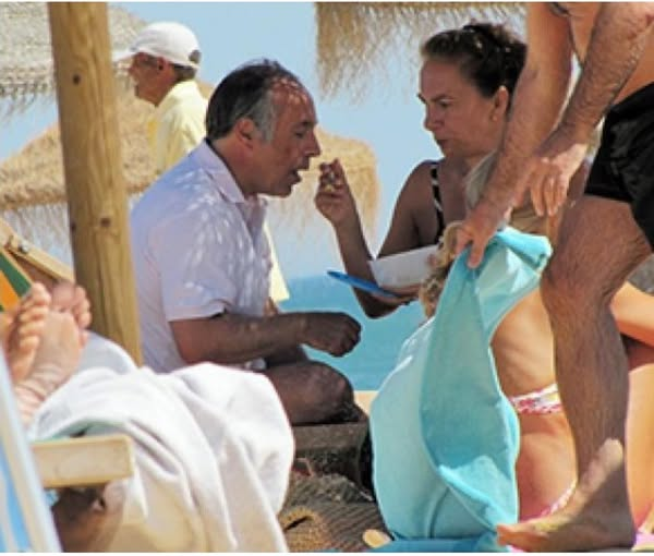HerminioCerq's tweet photo. feliz dia da criança.😀😂🤣😇😂

O "candidato Marques Mendes ! https://t.co/pgCJ4Vk3dx