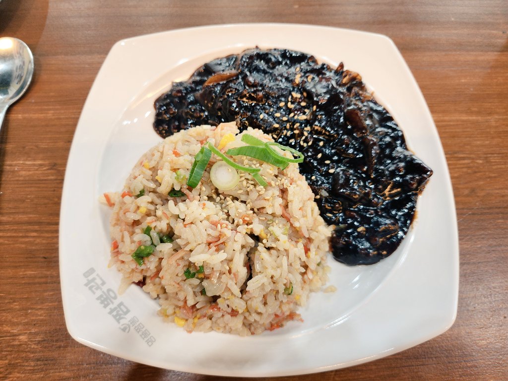 동네 중국집보단 낫네