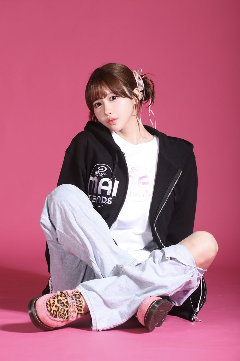 パーカー　BLACK

男女問わず人気のBLACK color🖤
合わせやすさNo.1✨
1枚持っておいて損なし❣️

推しTの上にも羽織りやすい、ゆったり×クールな万能アイテム👌✨ https://t.co/YcUlZx9tJX